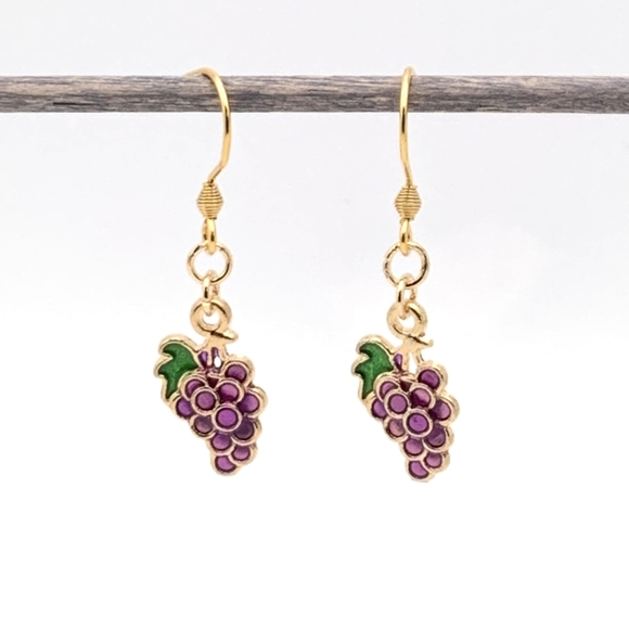 Beautiful Bunch of Grapes Dangle Hook Earrings - Picture 2 of 4